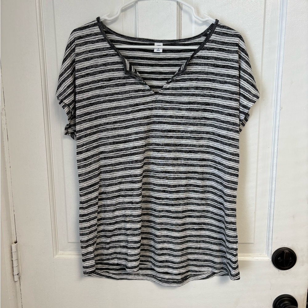 Old Navy Striped V-Neck Short Sleeve Top - Black and White